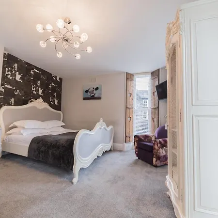 Jacksons Bed & Breakfast 4*