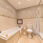 Jacksons Cafebar & 4*