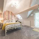 Jacksons Cafebar & 4*