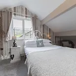 Jacksons Cafebar & 4*