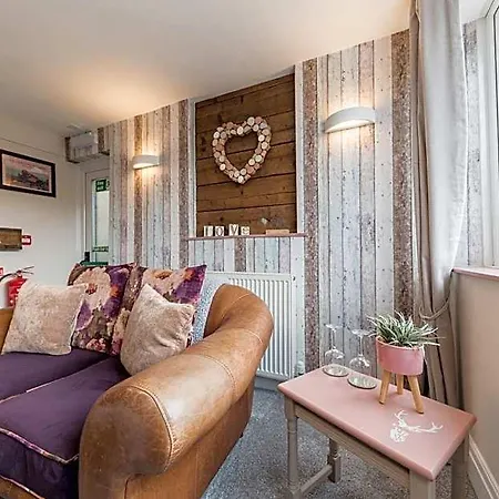 Jacksons Cafebar & Bed & Breakfast 4*