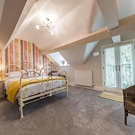 Jacksons Cafebar & Bed & Breakfast 4*