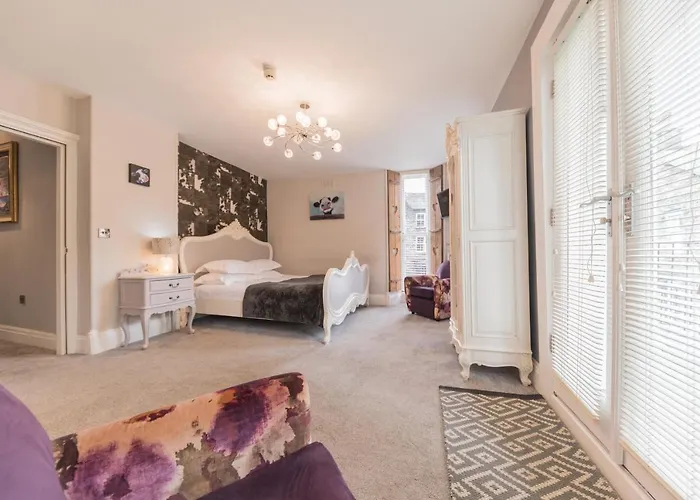 Jacksons Cafebar & Bed and Breakfast 4*