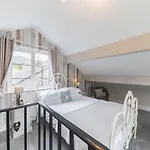 Jacksons Cafebar & Bed & Breakfast 4*